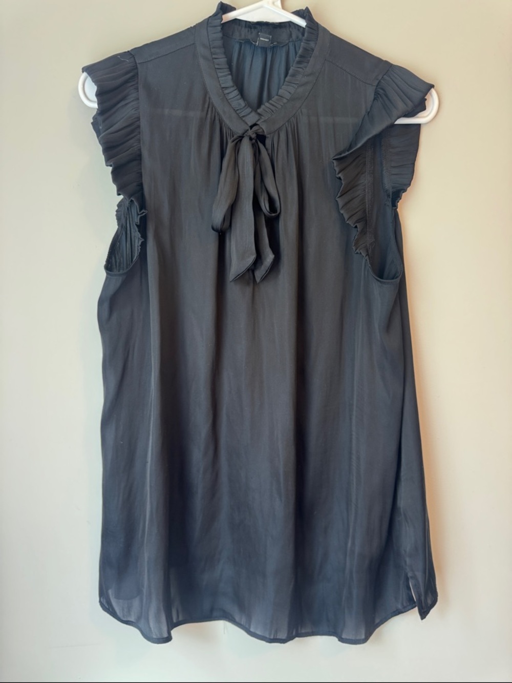 Banana Republic Black Ruffle Tie-Neck Sleeveless Blouse